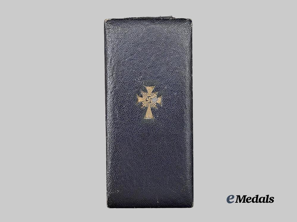germany,_third_reich._an_honour_cross_of_the_german_mother,_gold_grade_with_case,_by_august_g._tham_e_medals__g61768_2