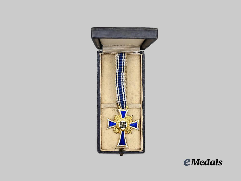 germany,_third_reich._an_honour_cross_of_the_german_mother,_gold_grade_with_case,_by_august_g._tham_e_medals__g61768_3