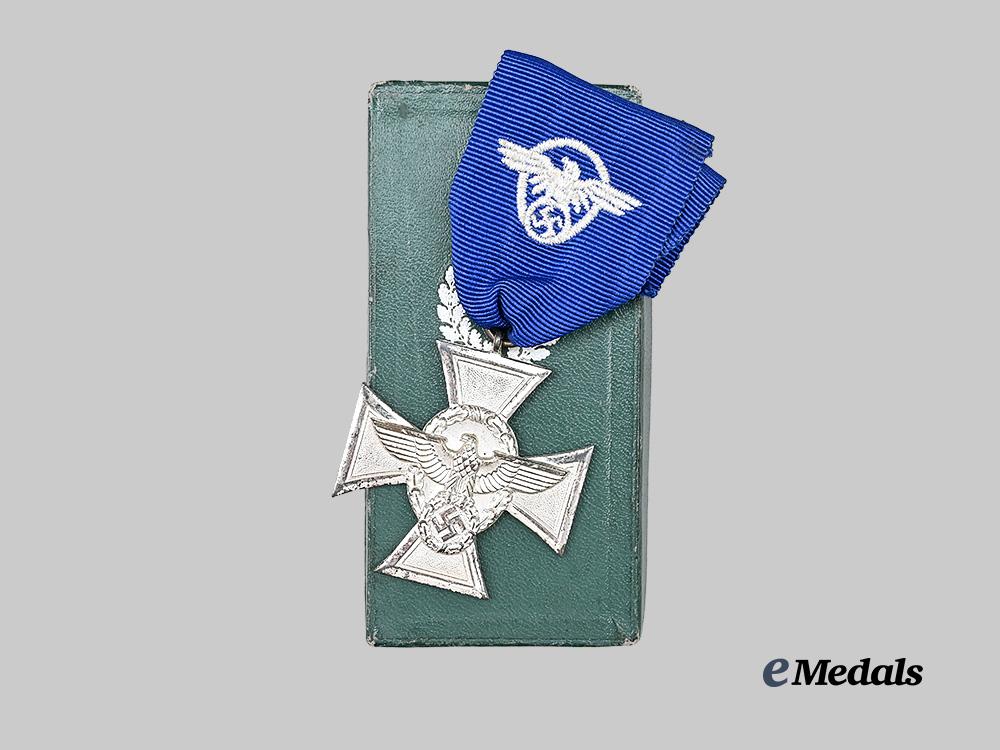 germany,_ordnungspolizei._an18-_year_long_service_award,_with_case_e_medals__g61769_4