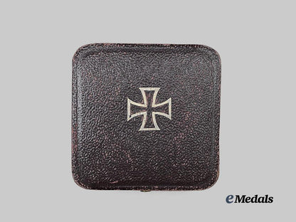 germany,_imperial._a1914_iron_cross_i_class,_by_carl_dillenius,_with_case_e_medals__g61774_2