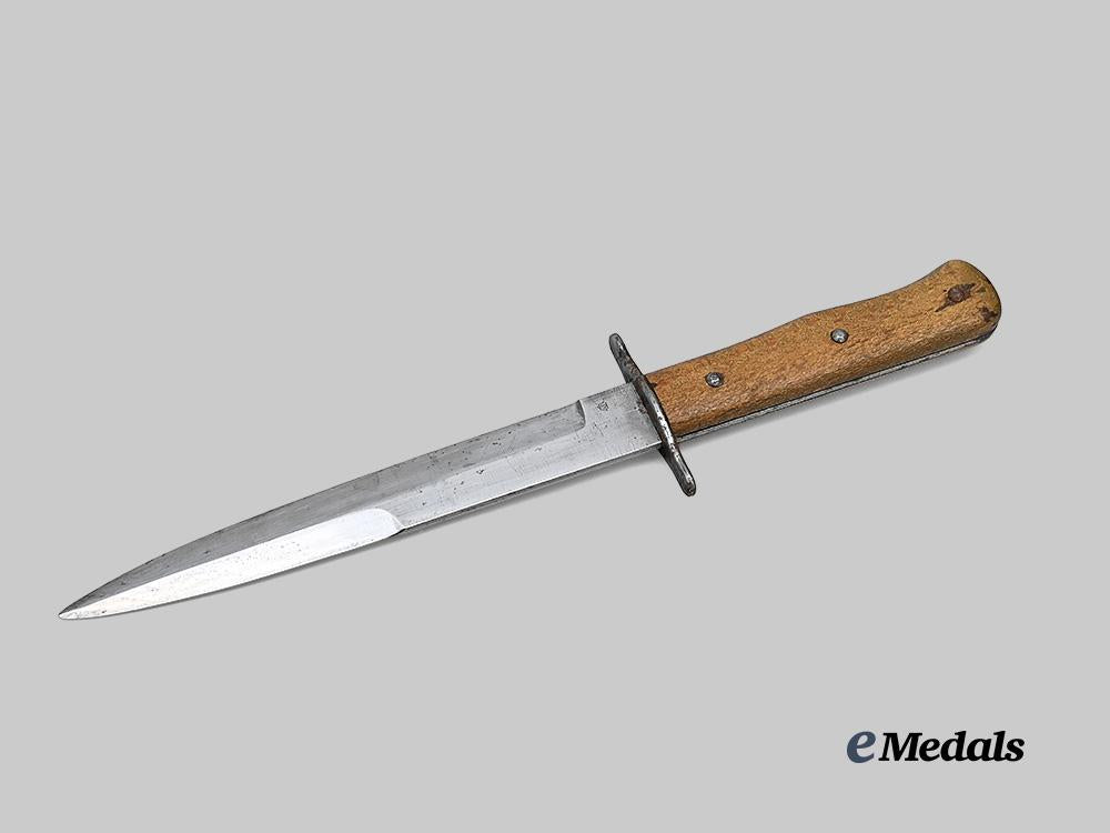 germany,_wehrmacht._a_boot_knife_for_close_combat_e_medals__g61794_4