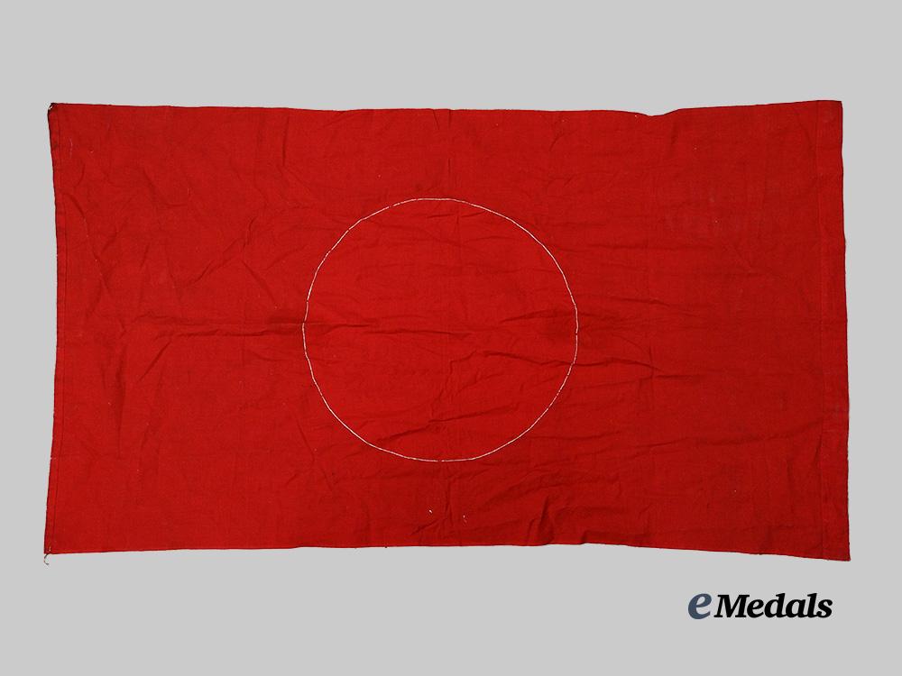 germany,_third_reich._a_pair_of_national_flags,_stripped_of_insignia,_allied_serviceman_souvenirs_e_medals__g61797_4