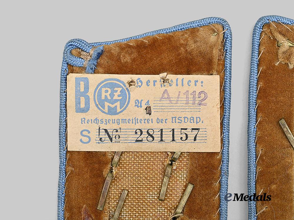 germany,_n_s_d_a_p._a_set_of_orts-_level_gemeinschaftsleiter_collar_tabs_e_medals__g61808_4