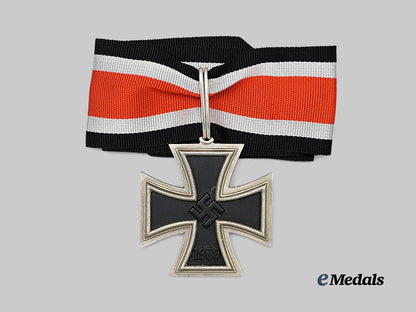 germany,_federal_republic._a_knight’s_cross_of_the_iron_cross,_exhibition_example_by_rudolf_souval,_c.1960_e_medals__g61854_2
