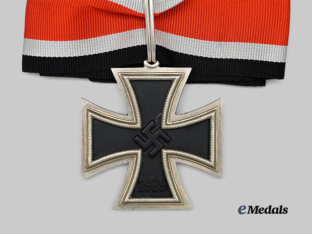 germany,_federal_republic._a_knight’s_cross_of_the_iron_cross,_exhibition_example_by_rudolf_souval,_c.1960_e_medals__g61854_3