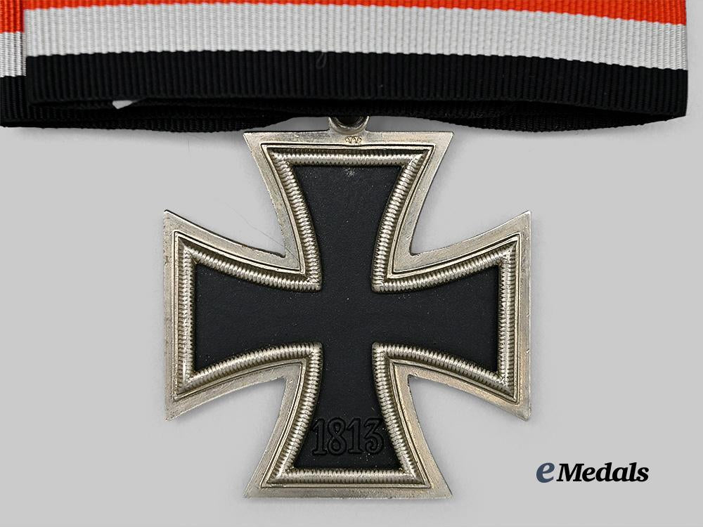 germany,_federal_republic._a_knight’s_cross_of_the_iron_cross,_exhibition_example_by_rudolf_souval,_c.1960_e_medals__g61854_5