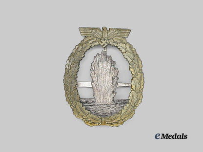 germany,_kriegsmarine._a_minesweeper_war_badge,_variation3,_late-_war_zink_version_by_wilhelm_deumer_e_medals__g61861_2