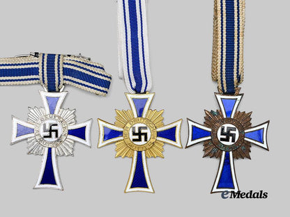 germany,_third_reich._a_lot_of_honour_crosses_of_the_german_mother,_all_grades_e_medals__g61864_3