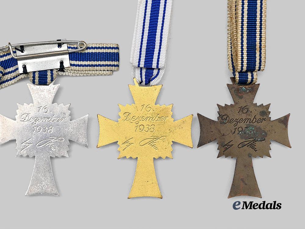 germany,_third_reich._a_lot_of_honour_crosses_of_the_german_mother,_all_grades_e_medals__g61864_5