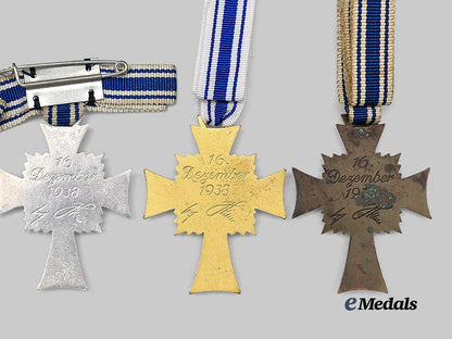 germany,_third_reich._a_lot_of_honour_crosses_of_the_german_mother,_all_grades_e_medals__g61864_5