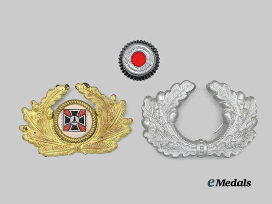 germany,_third_reich._a_pair_of_visor_cap_cockades_e_medals__g61871_2