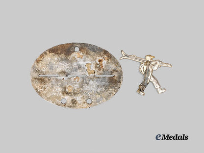 germany,_heer._a_hochgebirgs-_jäger-_bataillon2_identification_disc,_with_traditions_badge_e_medals__g61903_3