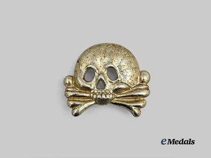 germany,_s_s._a_first_pattern_totenkopf_cap_insignia_e_medals__g61958_2
