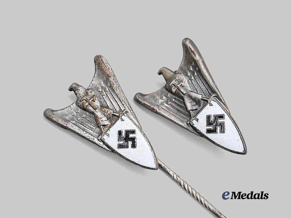 germany,_third_reich._a_pair_of_treuewerk_membership_badges_e_medals__g61966_3