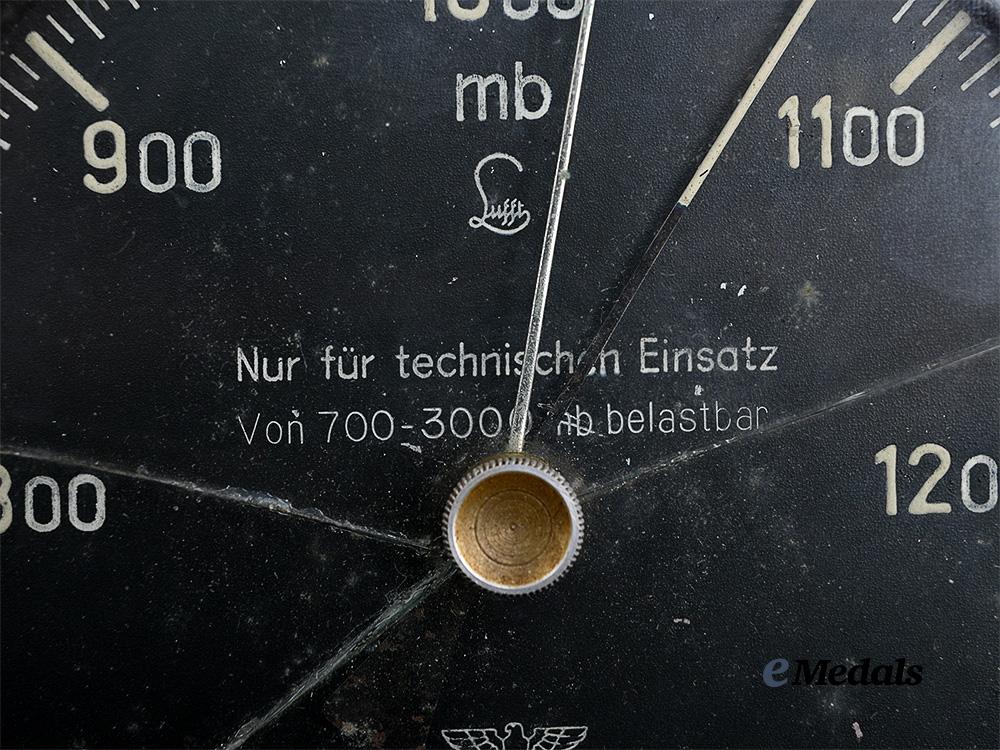 germany,_kriegsmarine._a_u-_boat_barometer,_by_g._lufft_metallbarometerfabrik_e_medals__g61973_5