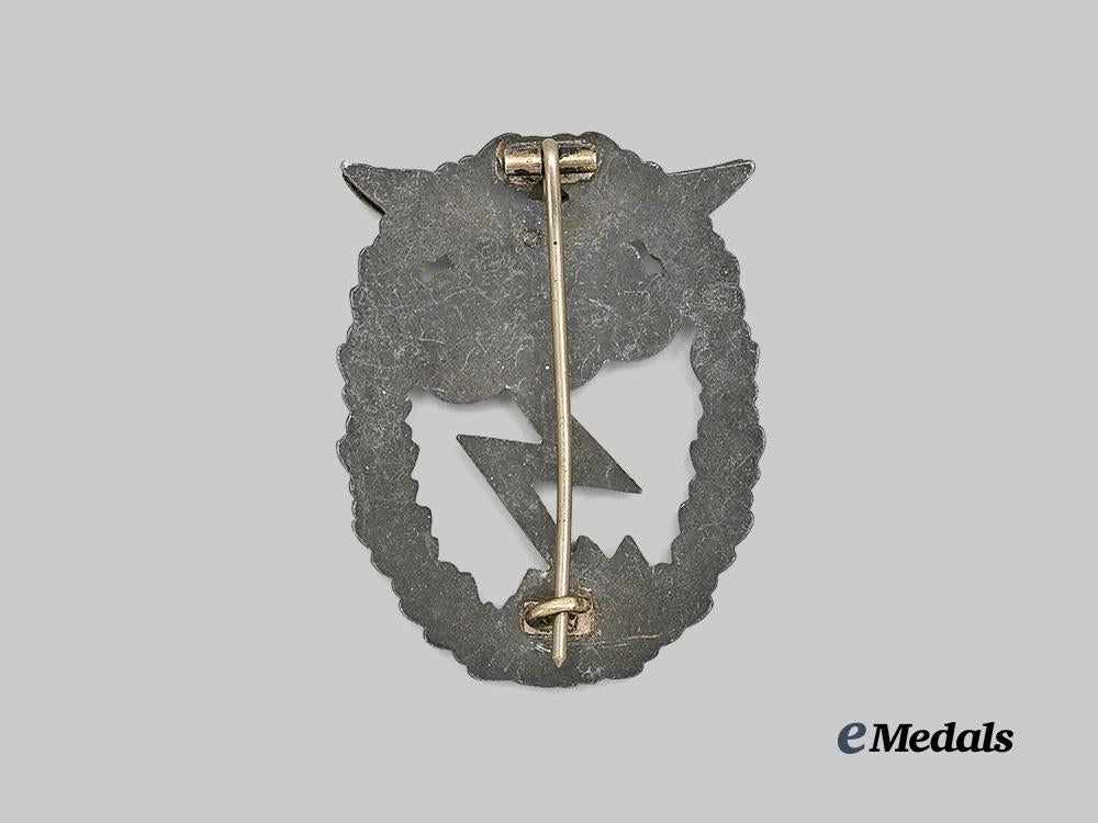 germany,_luftwaffe._a_ground_assault_badge,_late-_war_example,_by_j._e._hammer&_söhne_e_medals__g61976_3