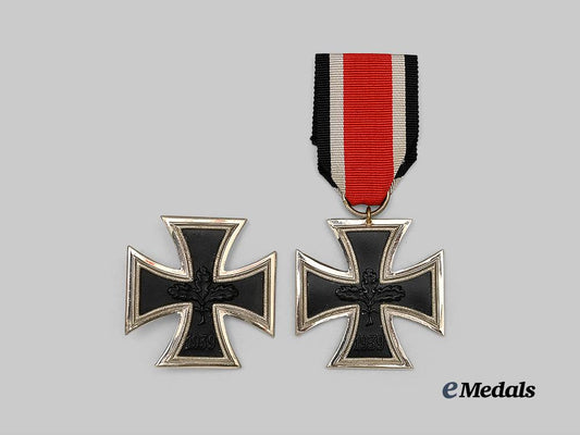 germany,_federal_republic._a_pair_of1939_iron_crosses,_i_i_and_i_class,1957_variants_e_medals__g61980_2