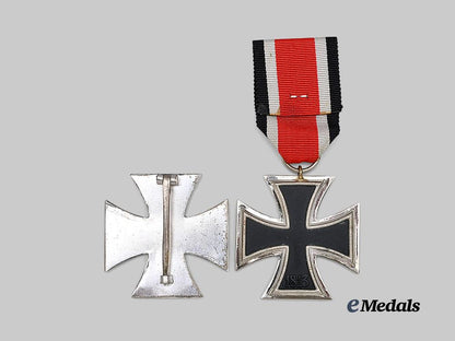 germany,_federal_republic._a_pair_of1939_iron_crosses,_i_i_and_i_class,1957_variants_e_medals__g61980_5