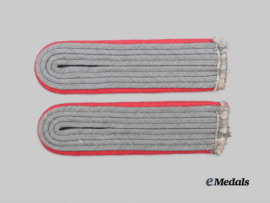 germany,_heer._a_set_of_panzer_troops_leutnant_shoulder_boards_e_medals__g61995_2