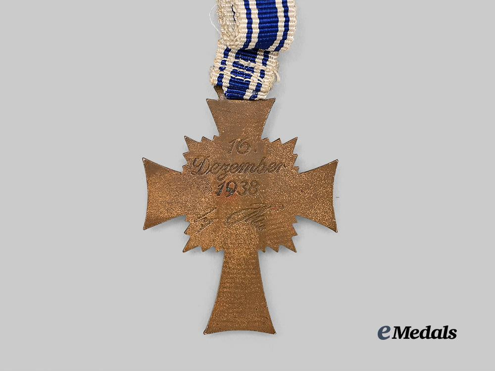 germany,_third_reich._a_rare_honour_cross_of_the_german_mother,_with_a_h_hand-_signed_award_document_e_medals__g61998_10