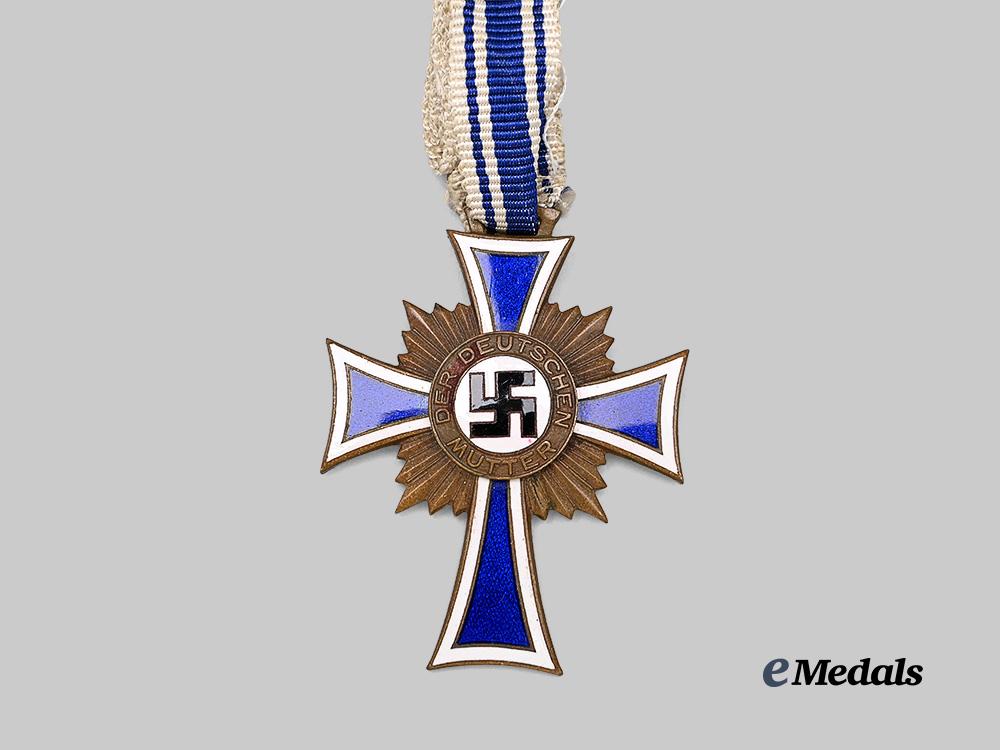 germany,_third_reich._a_rare_honour_cross_of_the_german_mother,_with_a_h_hand-_signed_award_document_e_medals__g61998_8