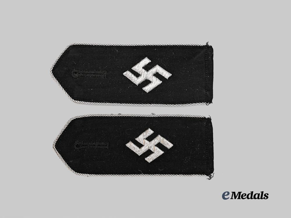 germany,_ordnungspolizei._a_set_of_sicherheitspolizei/_schutzmannschaft_shoulder_straps_for_officer_ranks_e_medals__g62018_2