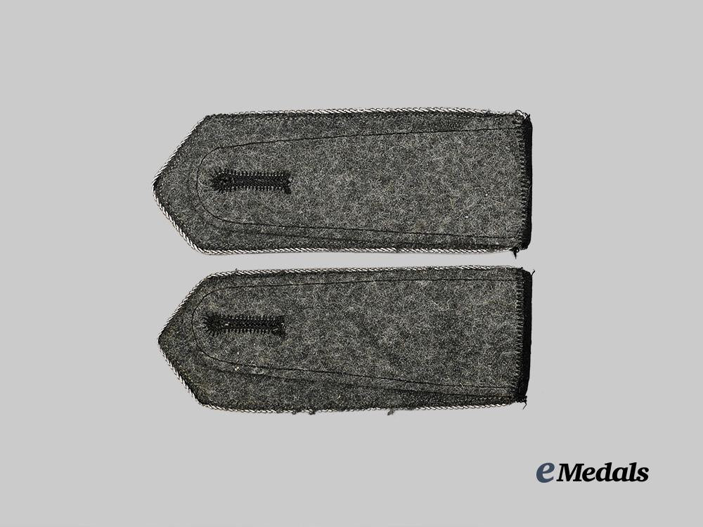 germany,_ordnungspolizei._a_set_of_sicherheitspolizei/_schutzmannschaft_shoulder_straps_for_officer_ranks_e_medals__g62018_3