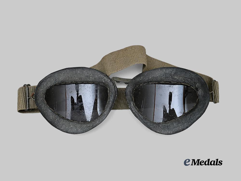 germany,_wehrmacht._a_complete_set_of_motorcycle_dust_goggles‘_kradmelderbrille’,_by_otto_weber_e_medals__g62020_6