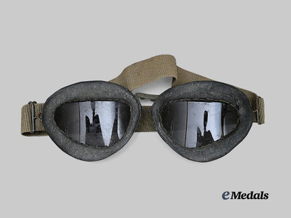 germany,_wehrmacht._a_complete_set_of_motorcycle_dust_goggles‘_kradmelderbrille’,_by_otto_weber_e_medals__g62020_6