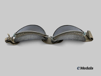 germany,_wehrmacht._a_complete_set_of_motorcycle_dust_goggles‘_kradmelderbrille’,_by_otto_weber_e_medals__g62020_8