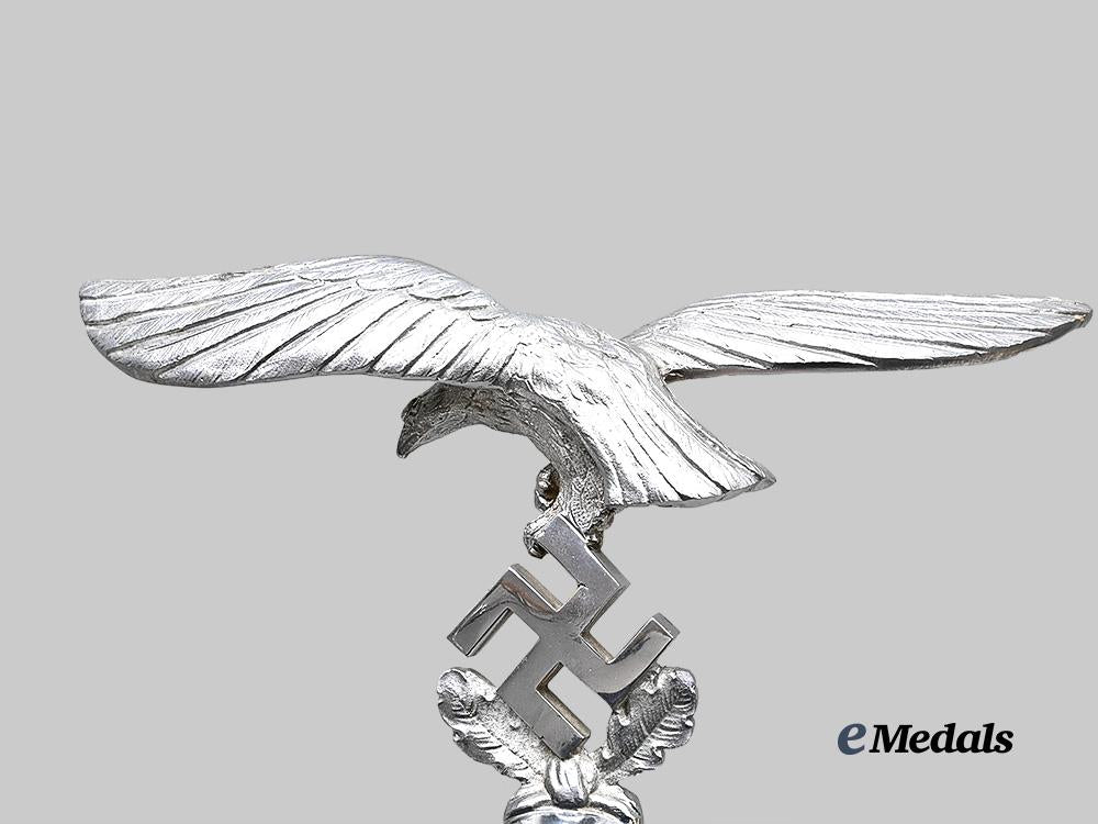 germany,_luftwaffe._a_rare_and_mint_regimental_standard_finial,_type_i_i_e_medals__g62028_10