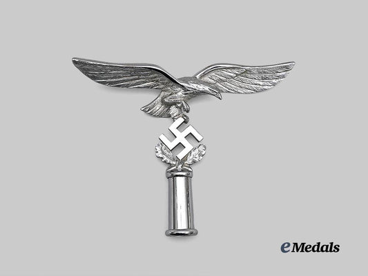 germany,_luftwaffe._a_rare_and_mint_regimental_standard_finial,_type_i_i_e_medals__g62028_2