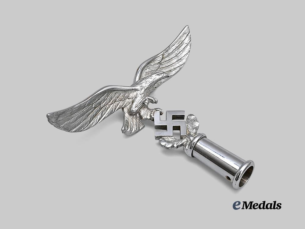 germany,_luftwaffe._a_rare_and_mint_regimental_standard_finial,_type_i_i_e_medals__g62028_3