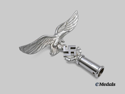 germany,_luftwaffe._a_rare_and_mint_regimental_standard_finial,_type_i_i_e_medals__g62028_3
