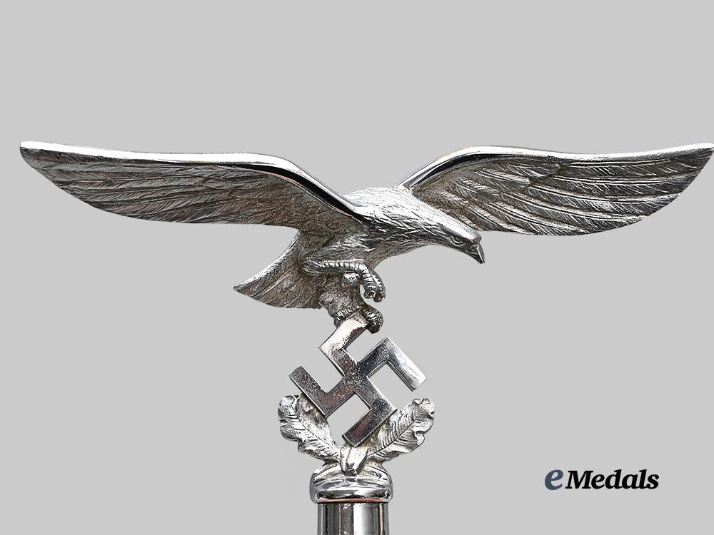 germany,_luftwaffe._a_rare_and_mint_regimental_standard_finial,_type_i_i_e_medals__g62028_5