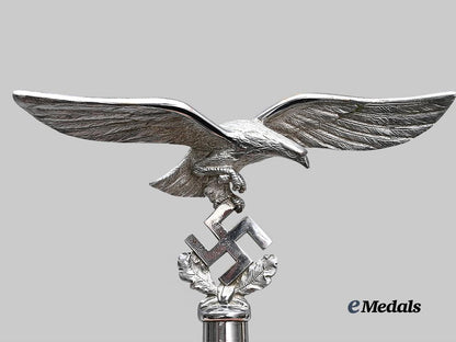 germany,_luftwaffe._a_rare_and_mint_regimental_standard_finial,_type_i_i_e_medals__g62028_5