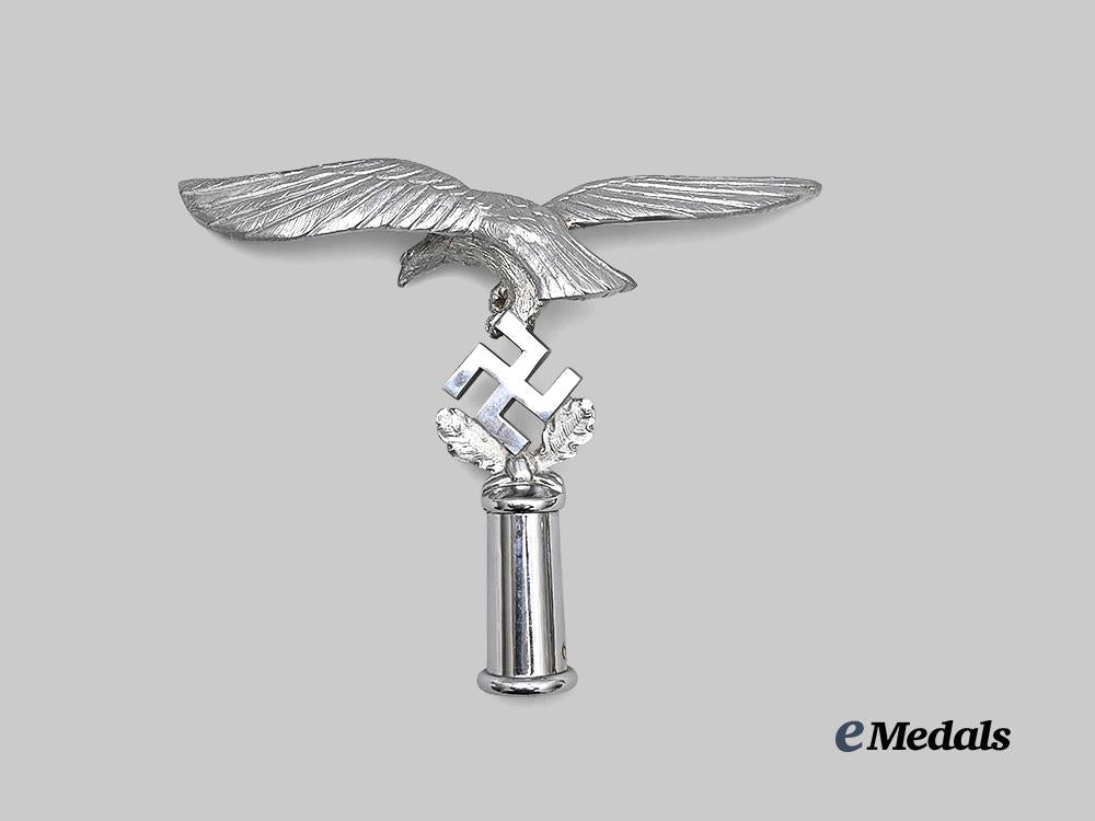 germany,_luftwaffe._a_rare_and_mint_regimental_standard_finial,_type_i_i_e_medals__g62028_7