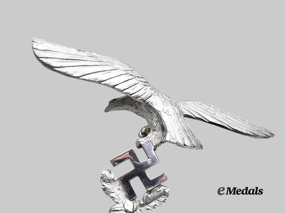 germany,_luftwaffe._a_rare_and_mint_regimental_standard_finial,_type_i_i_e_medals__g62028_8