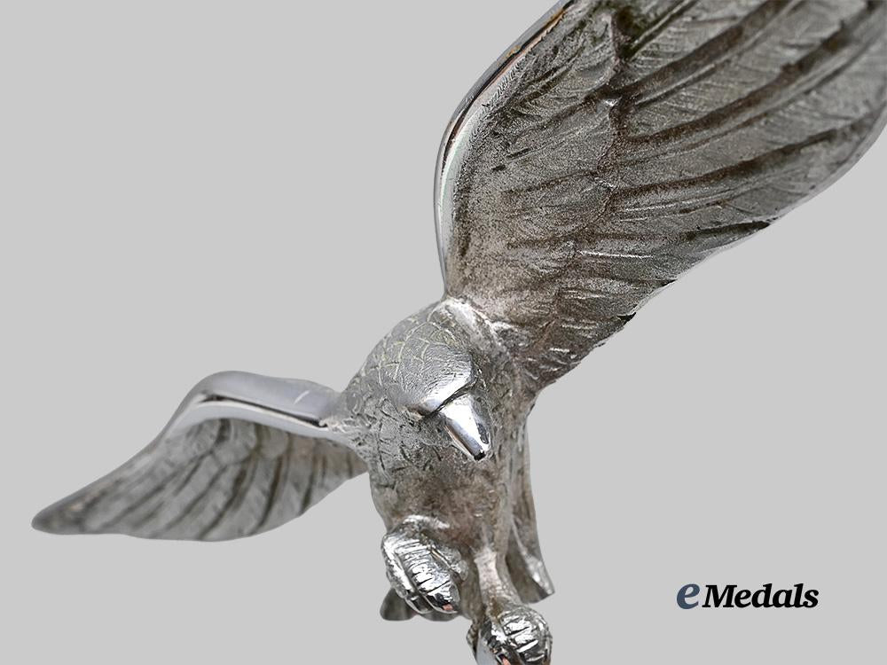 germany,_luftwaffe._a_rare_and_mint_regimental_standard_finial,_type_i_i_e_medals__g62028_9