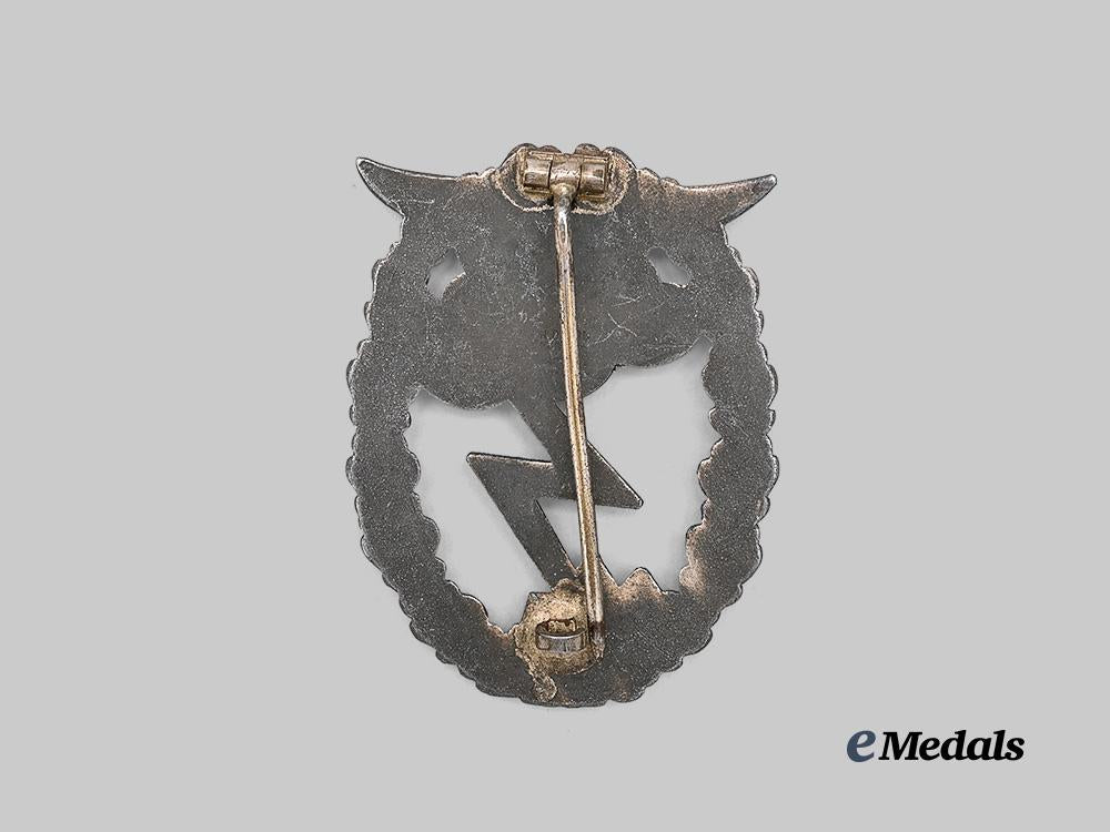 germany,_luftwaffe._a_ground_assault_badge,_late-_war_integral_eagle_variant,_by_g._h._osang_e_medals__g62036_3