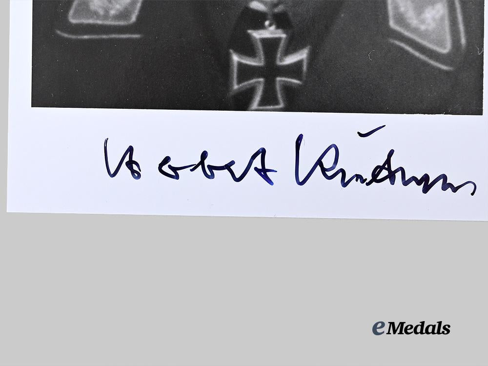 germany,_third_reich._a_lot_of_post-_war_signed_knight’s_cross_winner_photographs_e_medals__g62060_3