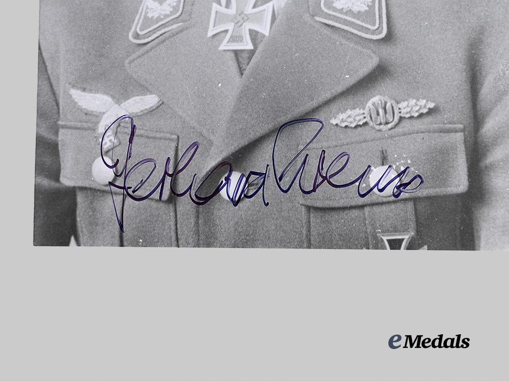 germany,_third_reich._a_lot_of_post-_war_signed_knight’s_cross_winner_photographs_e_medals__g62060_5