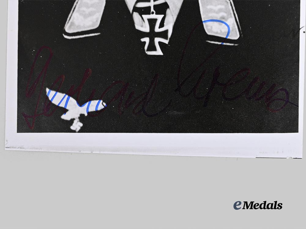 germany,_third_reich._a_lot_of_post-_war_signed_knight’s_cross_winner_photographs_e_medals__g62060_6