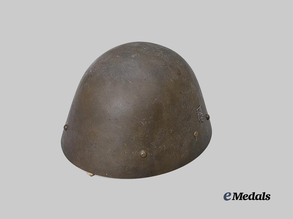 bohemia_and_moravia,_protectorate._a_rare_government_army_m32_steel_helmet_e_medals__g62063_4