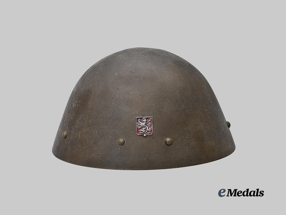 bohemia_and_moravia,_protectorate._a_rare_government_army_m32_steel_helmet_e_medals__g62063_5