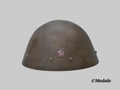 bohemia_and_moravia,_protectorate._a_rare_government_army_m32_steel_helmet_e_medals__g62063_5