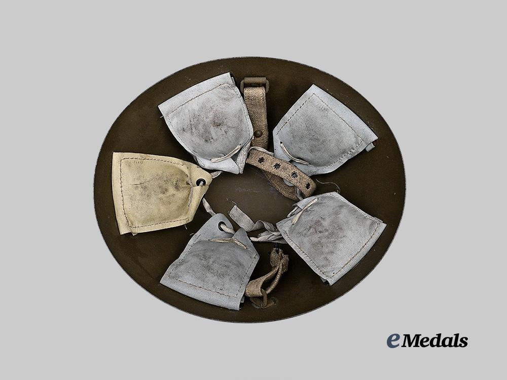 bohemia_and_moravia,_protectorate._a_rare_government_army_m32_steel_helmet_e_medals__g62063_9