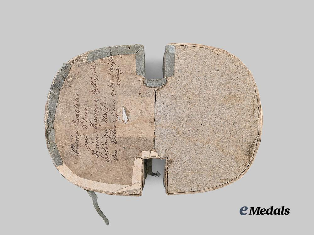 bavaria,_kingdom._a_pair_of_epaulettes_for_a_commander_of_the_order_of_st._george,_with_case_e_medals__g62091_2