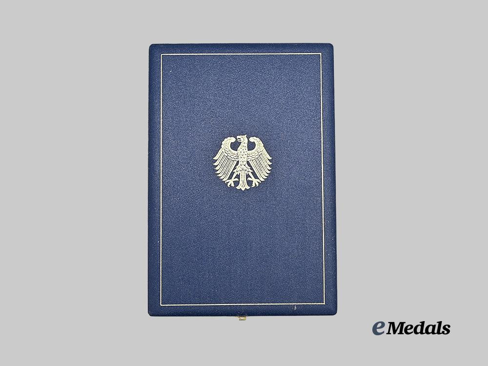 germany,_federal_republic._an_order_of_merit_of_the_federal_republic,_knight_commander’s_cross_set_with_case,_by_steinhauer&_lück_e_medals__g62177_2
