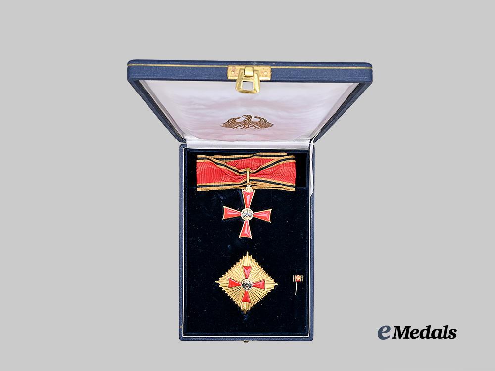 germany,_federal_republic._an_order_of_merit_of_the_federal_republic,_knight_commander’s_cross_set_with_case,_by_steinhauer&_lück_e_medals__g62177_3